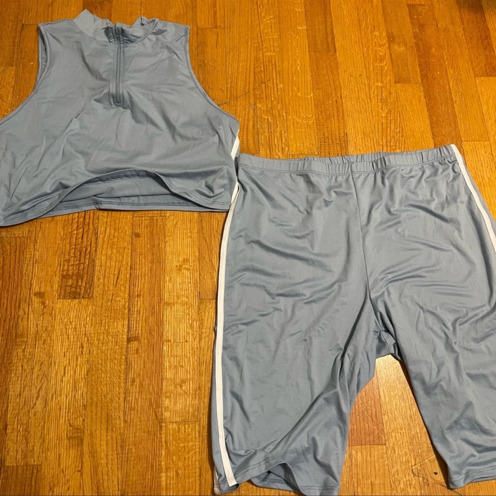 Short set - Picture 3 of 5